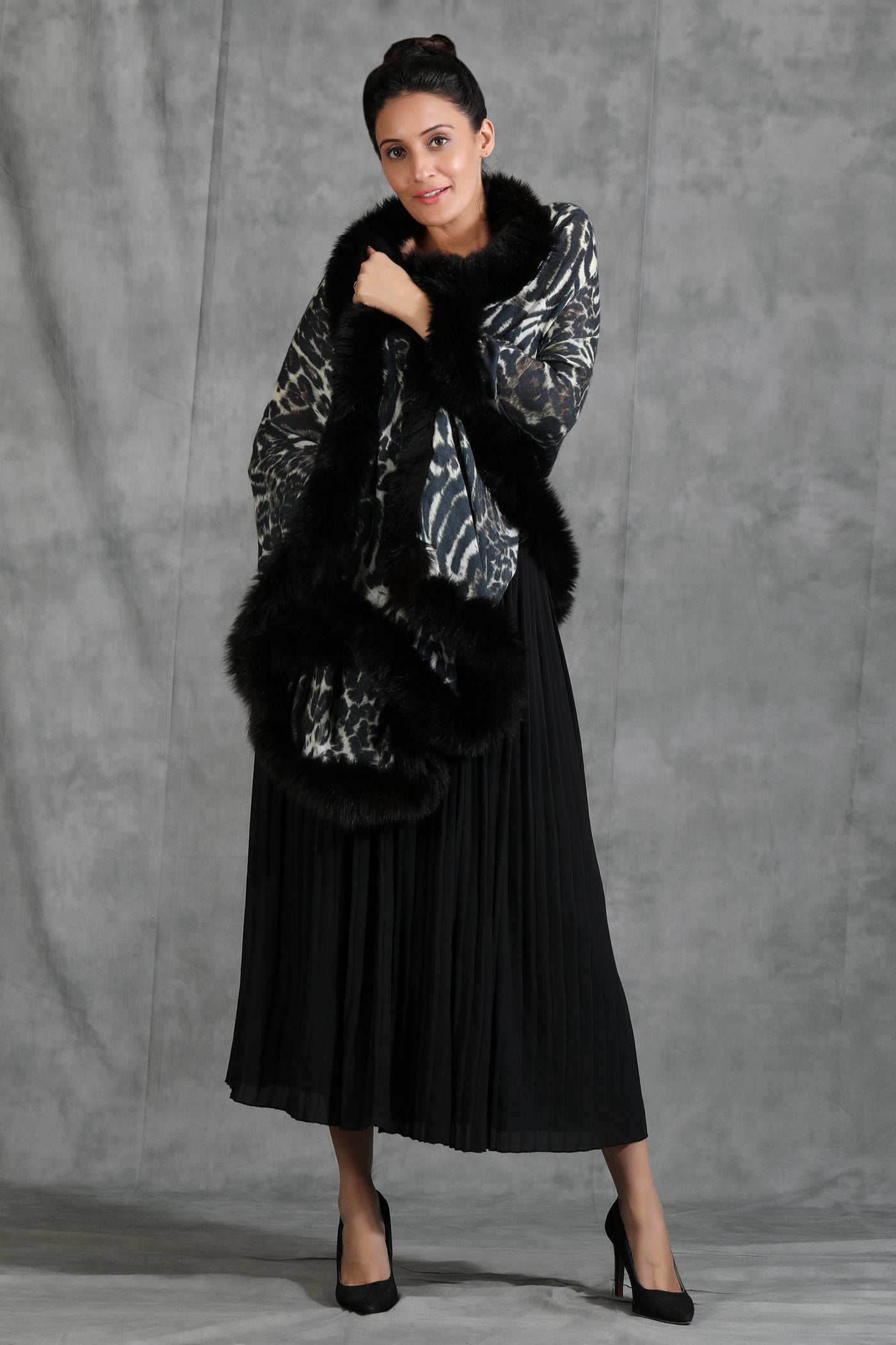 -  Cashmere Fine Wool Digital Animal Print With High Quality Fur Stole