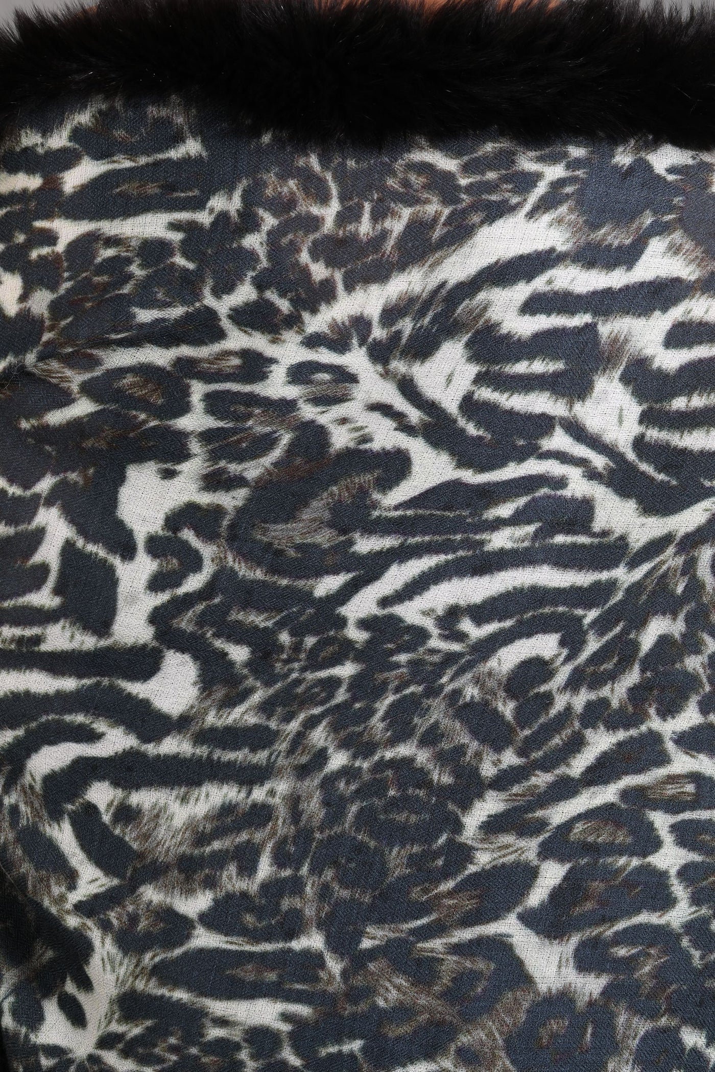 -  Cashmere Fine Wool Digital Animal Print With High Quality Fur Stole