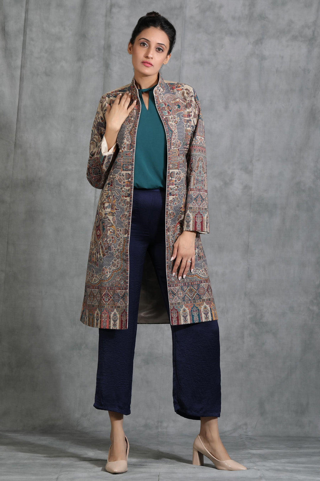 '-  Vintage Full Jacket with Paisley Design