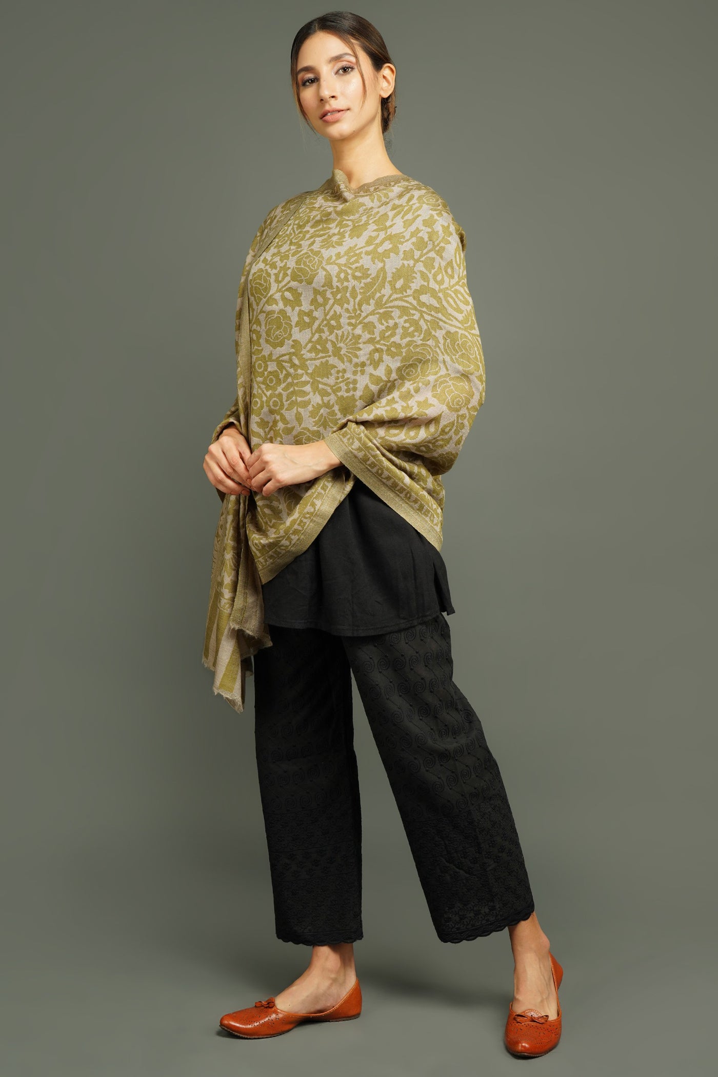 Cashmere Fine Wool In Single Kani Tone On Tone Design