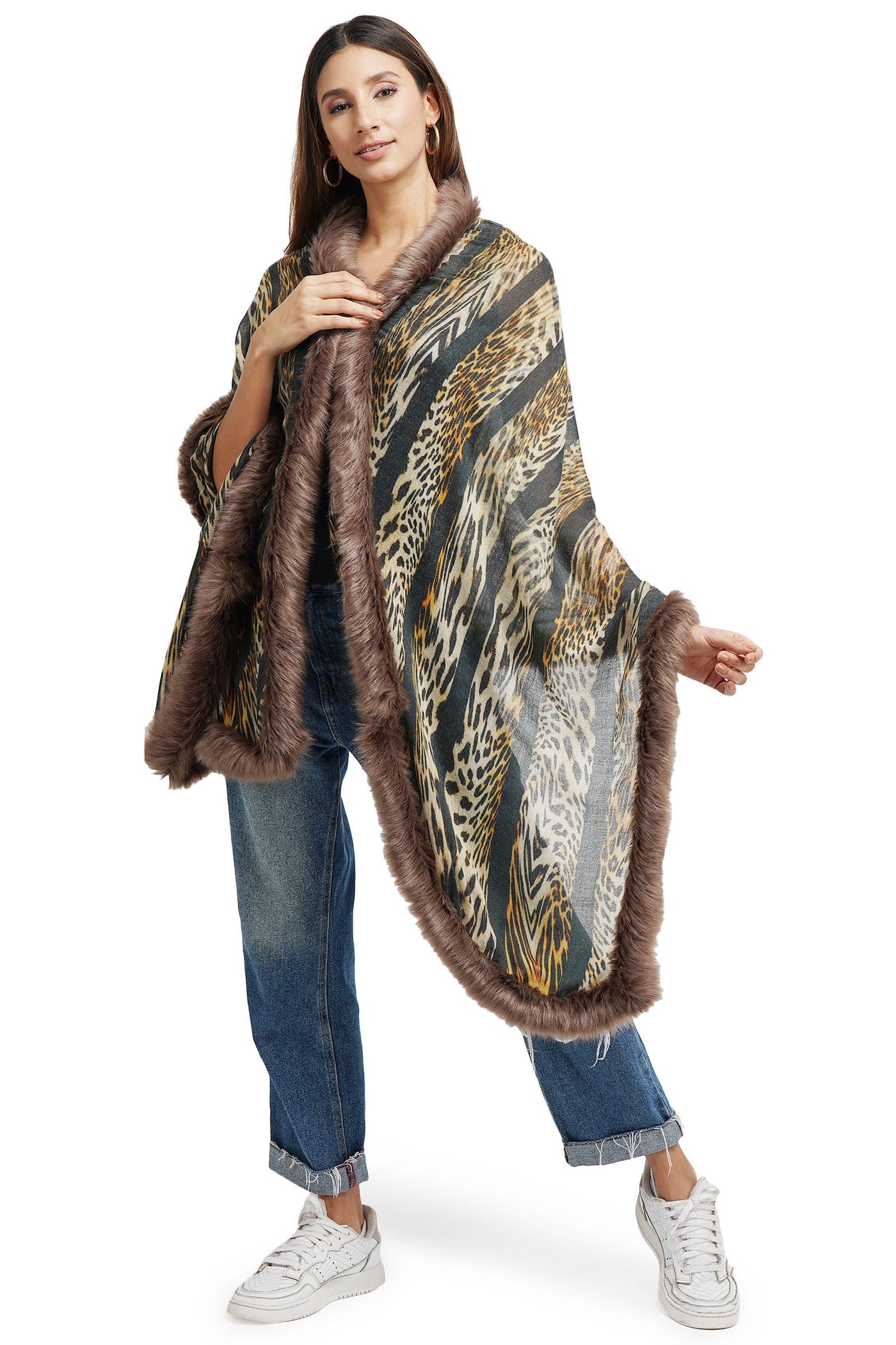 Kulsum Shadab Wahab In Fur Stole And Border With Cashmere Animal Print
