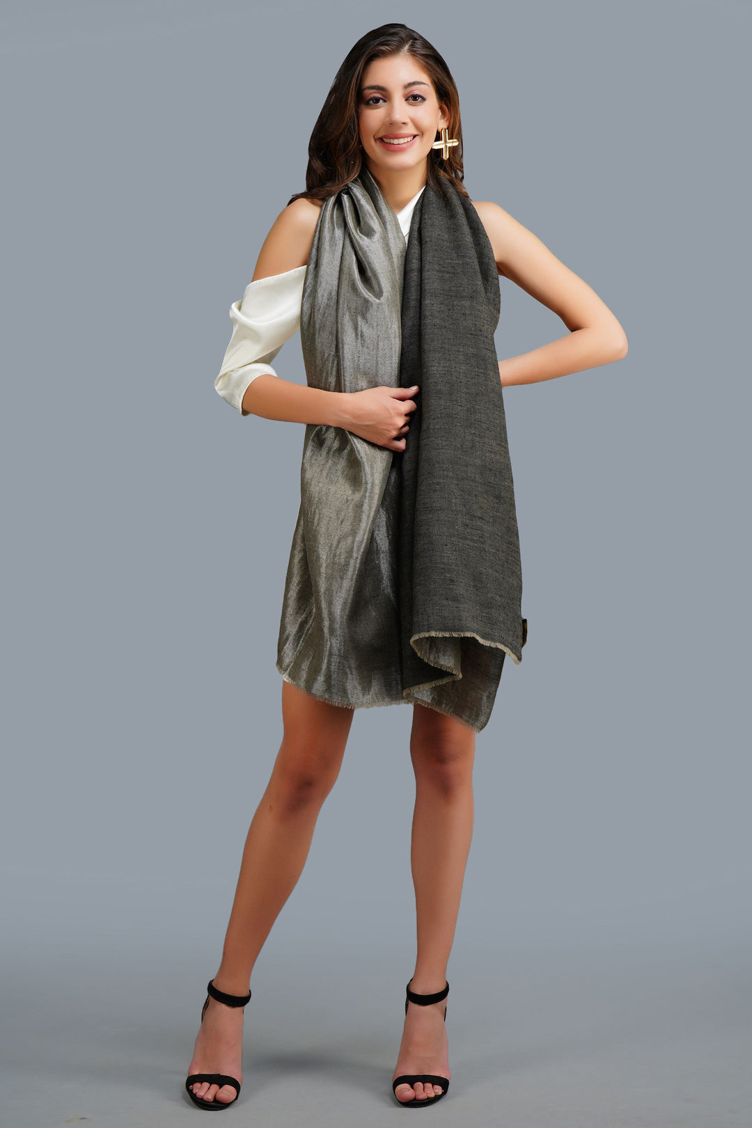 '-  Silver Reversible Handwoven Zari Stole