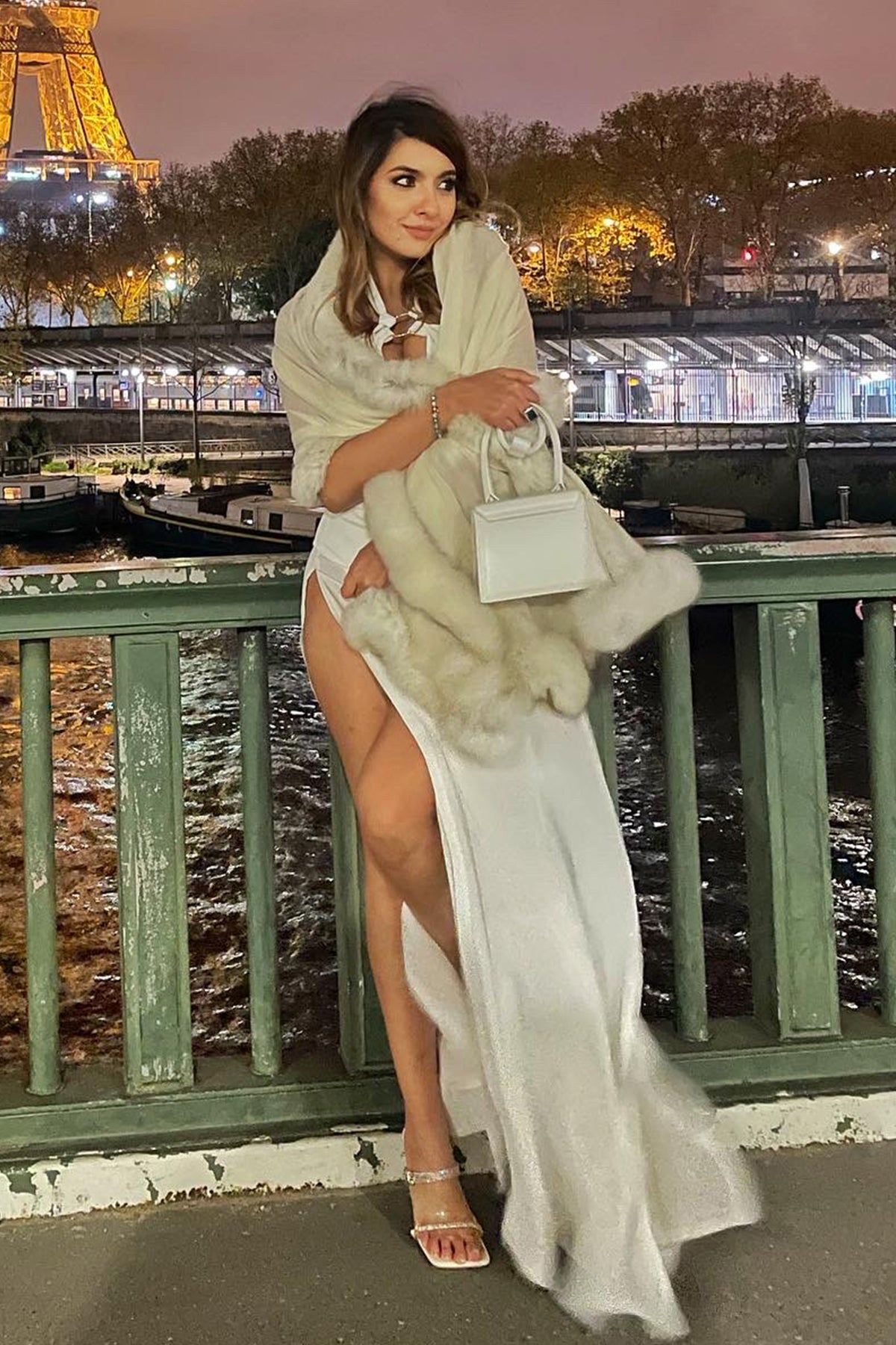 -  Niki Mehra in Pashmina Fur Border Stole